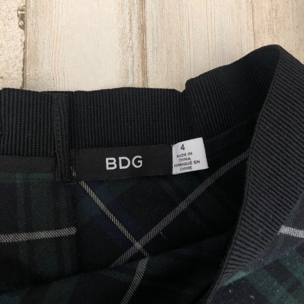 🍑Urban Outfitters BDG Green Plaid Mini Skirt - Picture 3 of 5
